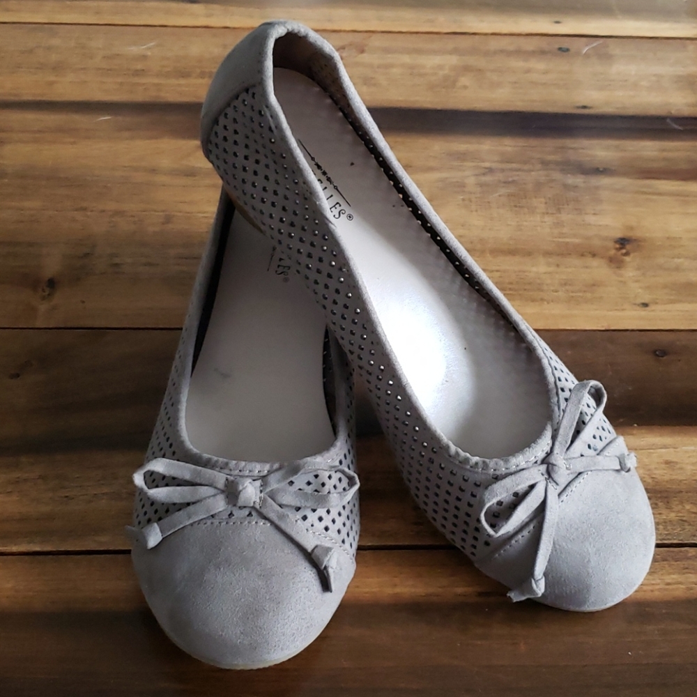 Gray and tan suede wedges sz 8 Wide